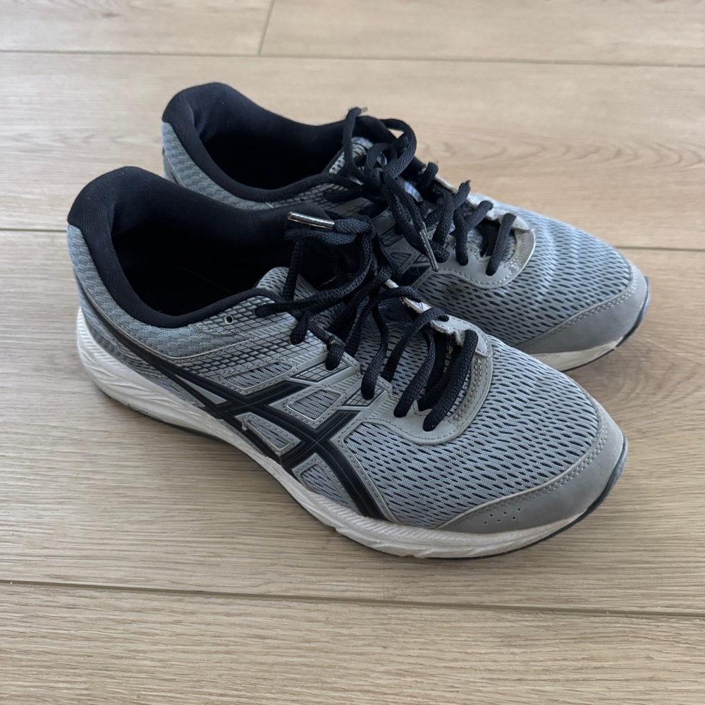ASICS Light Gray and Black Athletic Shoes